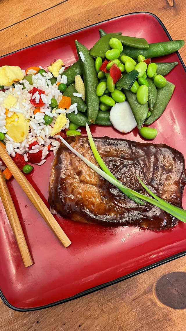 Tender pork chopped topped with gluten free hoisin sauce, served with fried rice (white rice, scrambled eggs, red peppers, celery, peas and carrots) , and Midori vegetable (sugar snap peas, baby corn, red peppers, edamame, and water chestnuts).