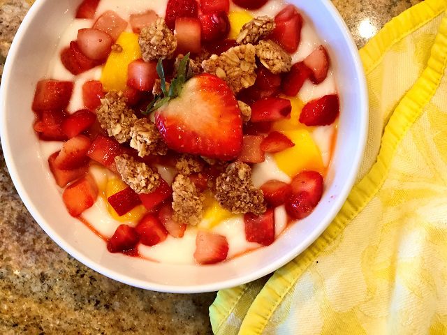 Homestyle's Vanilla Yogurt Parfait with Mango & Strawberry